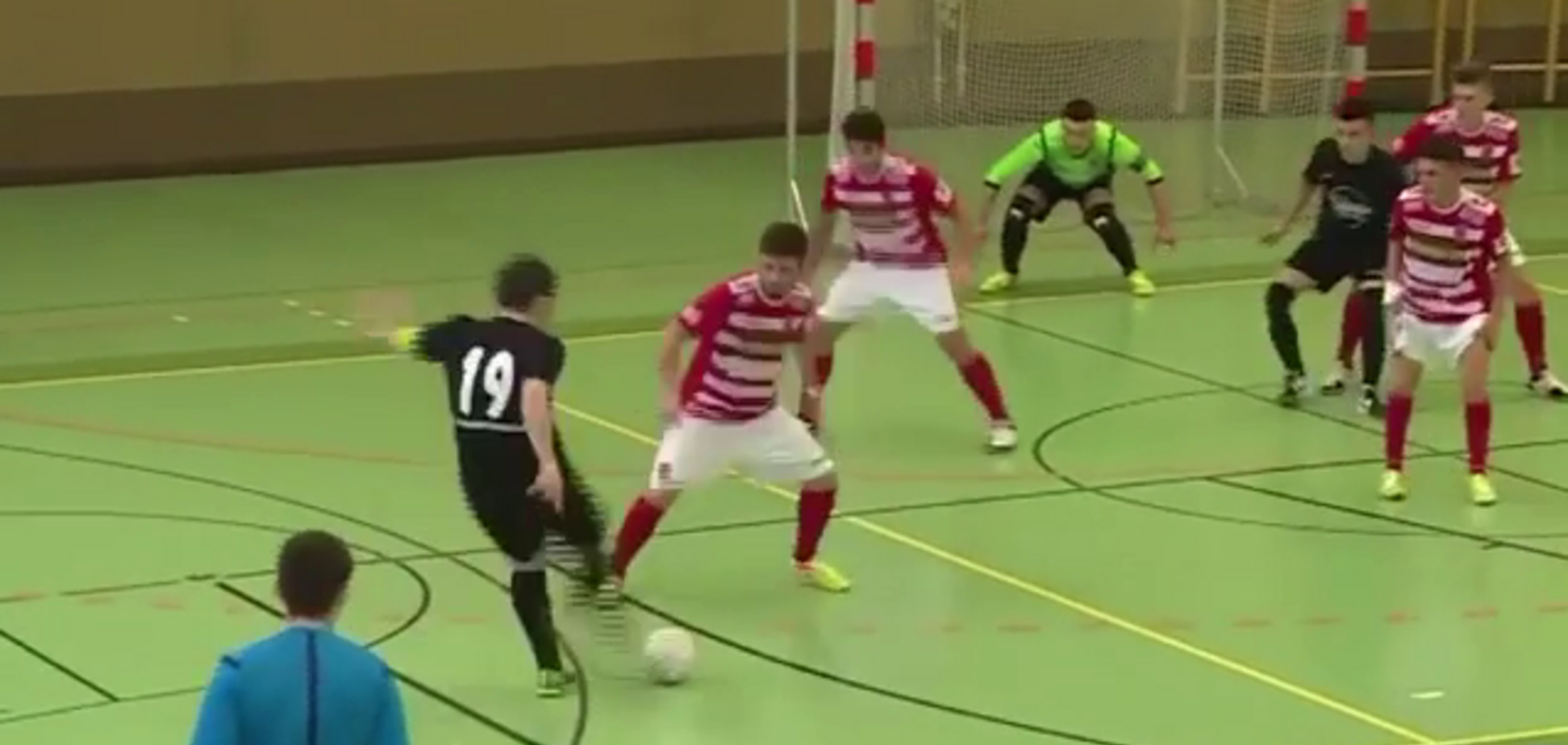 Футзалист безнадежный удар превратил в шедевр
