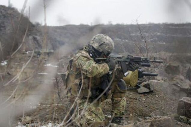 На Донбасі тривають бої: окупанти поранили воїна ЗСУ і отримали чітку відповідь