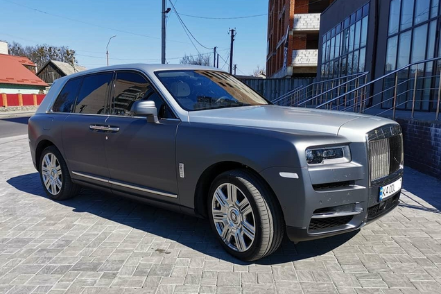 Самый дорогой внедорожник в мире засняли в украинском райцентре