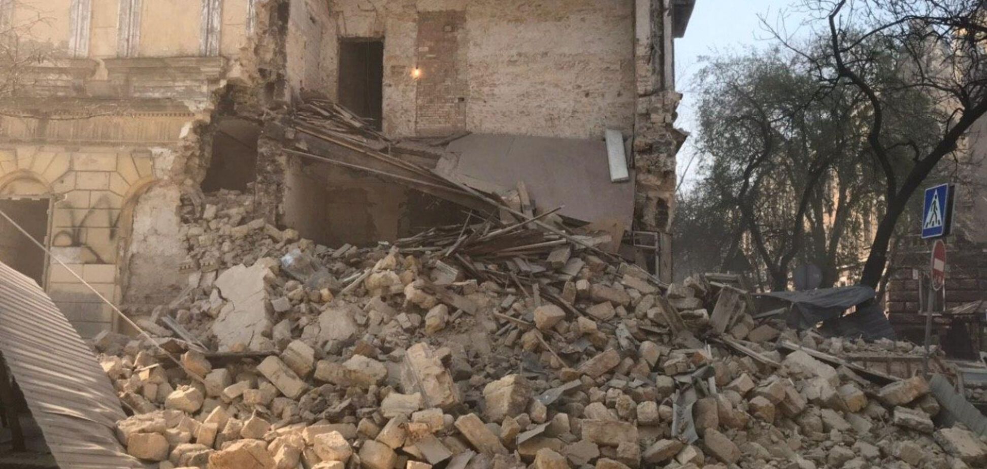 Появилось новое видео обрушения дома в Одессе
