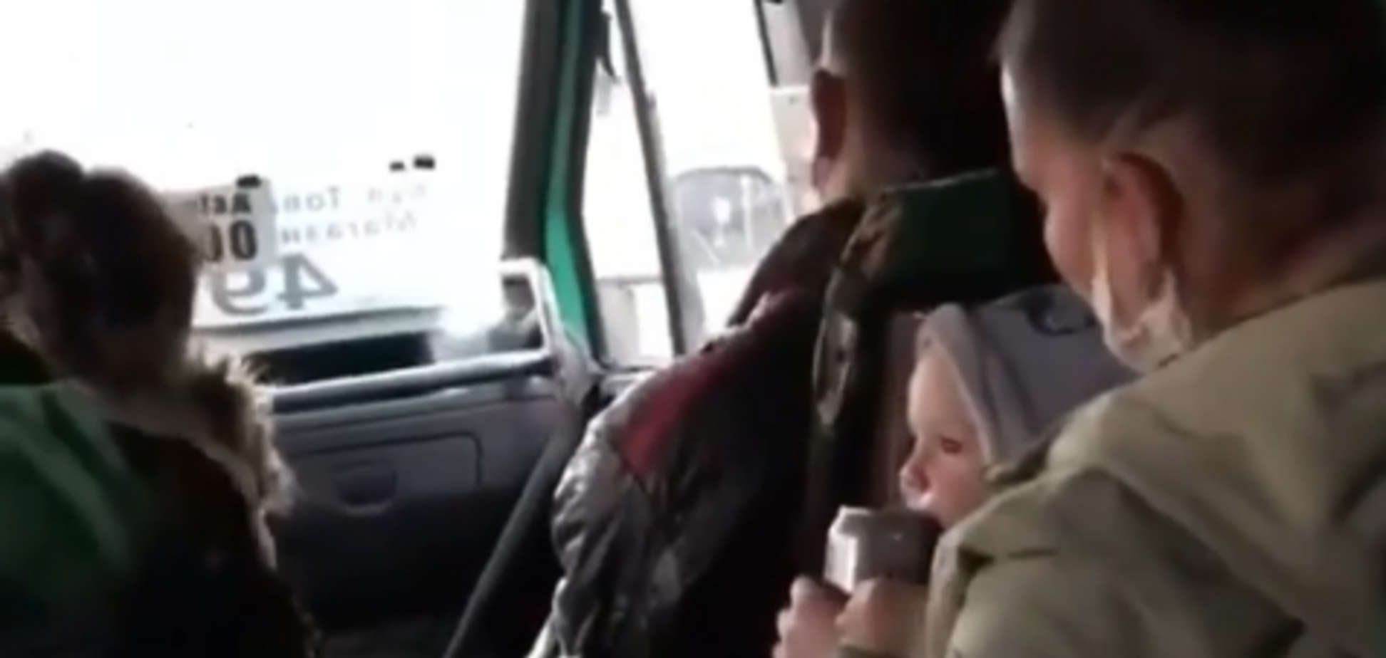 У Запоріжжі мати споювала дитину у маршрутці