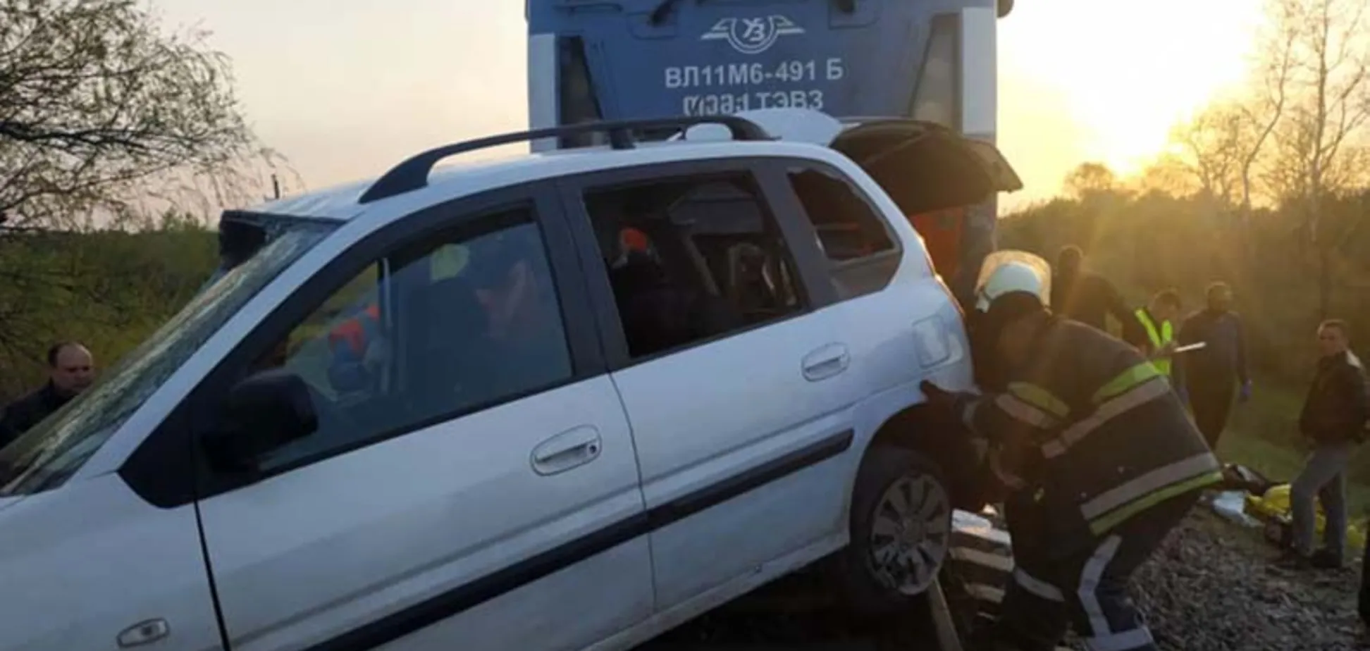 На Дніпропетровщині потяг протаранив автомобіль