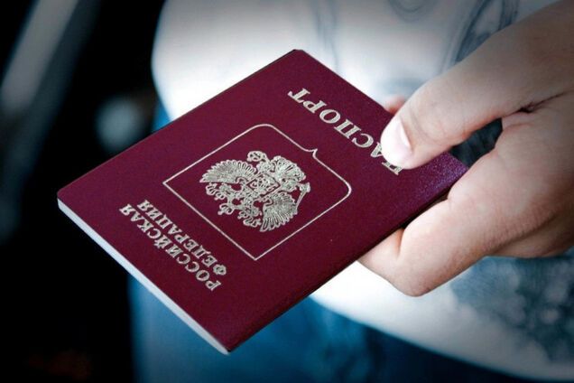 Путін продовжує роздавати паспорти на Донбасі: дипломат розкрив підступний задум
