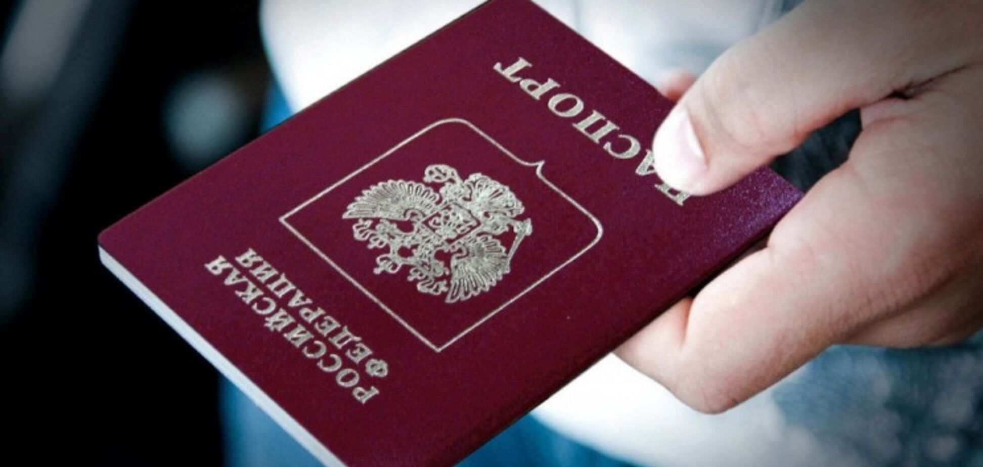Путін продовжує роздавати паспорти на Донбасі: дипломат розкрив підступний задум
