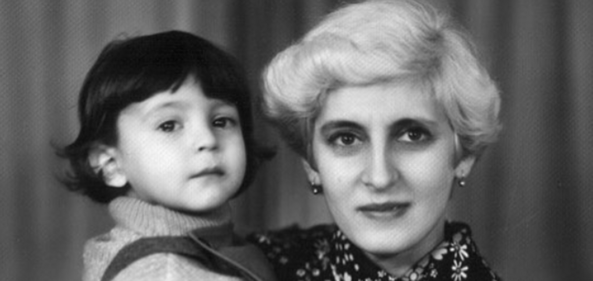 Зеленский в День матери показал трогательное детское фото: как выглядит его мама