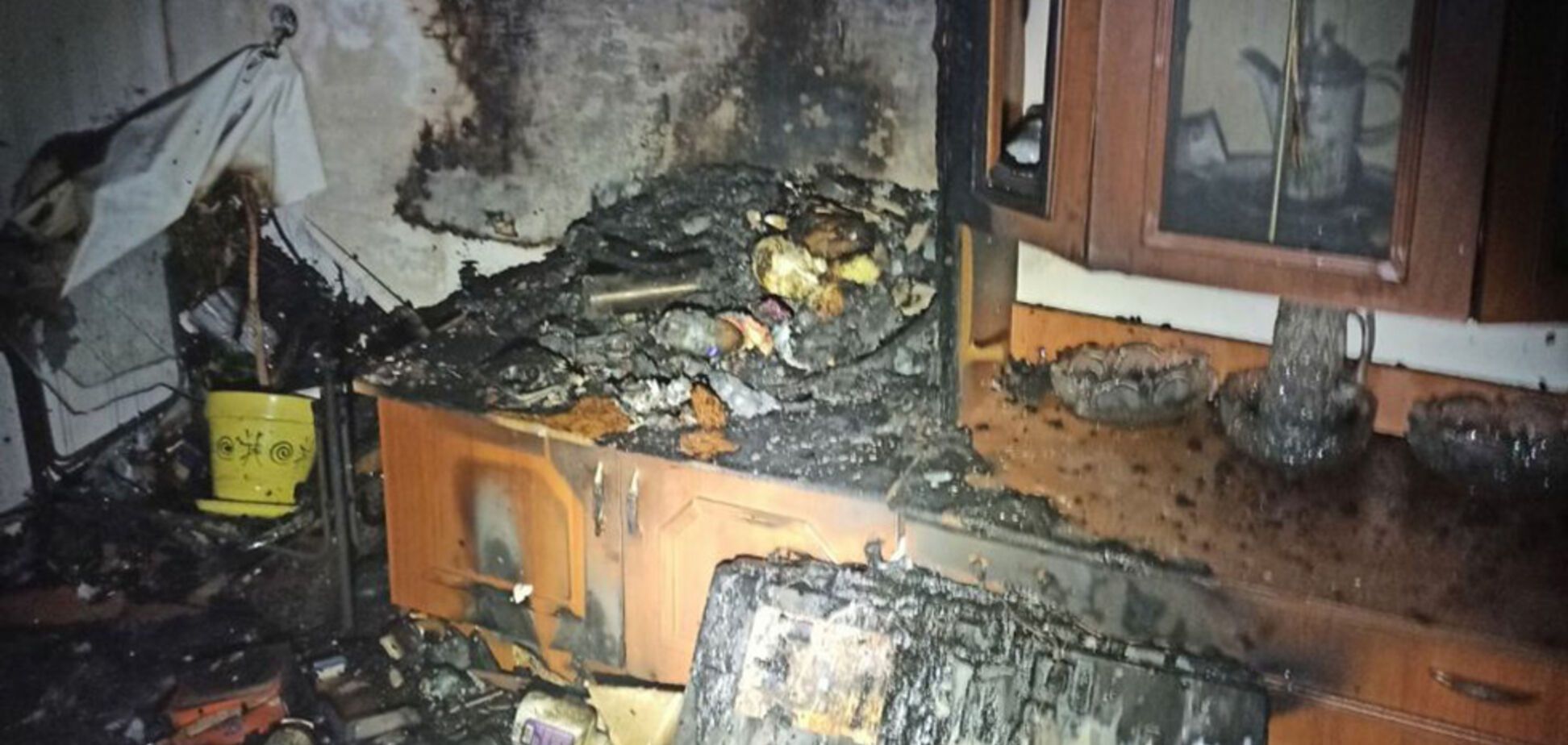 Під час гасіння пожежі рятувальники знайшли мертву жінку