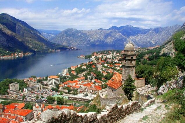 Черногория заявила, что возобновляет туризм: названа дата
