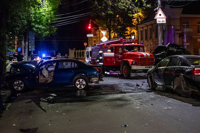 ДТП в центре Днепра: столкнулись Mitsubishi и BMW