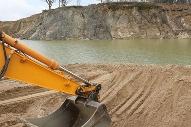 Законопроєкт про водний транспорт легалізує незаконне видобування піску – ЗМІ