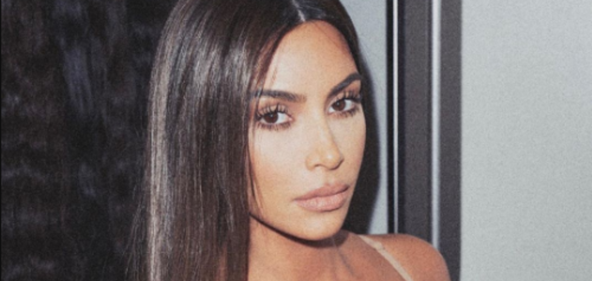 Ким Кардашьян показала голую грудь на камеру: пикантное фото