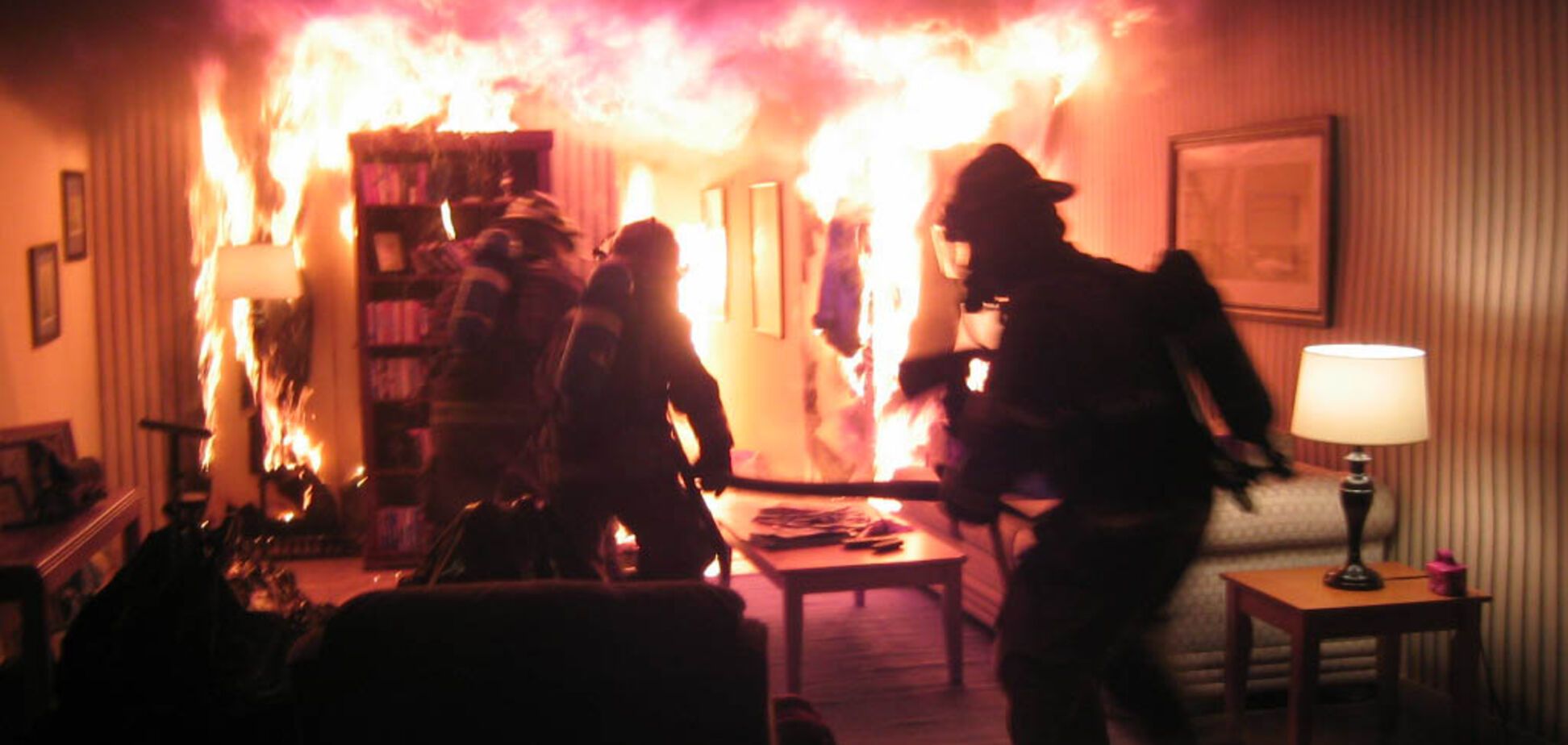 На Днепропетровщине во время ночного пожара в квартире погиб мужчина