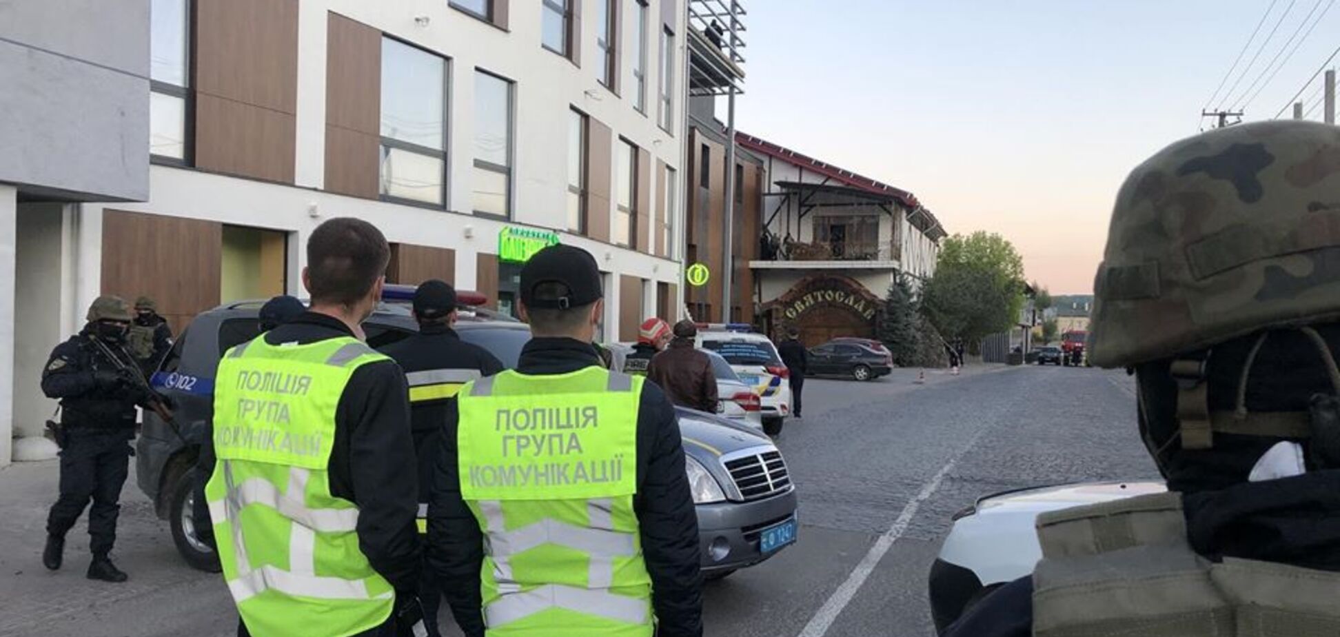 На Львовщине мужчина захватил ресторан и грозил взрывом, полиция задержала его: фото с места событий