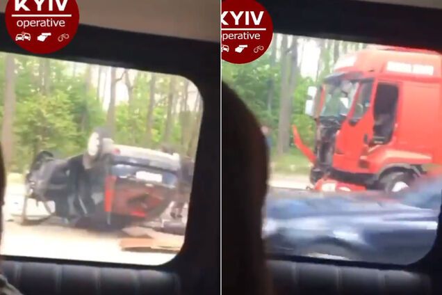 На трасі під Києвом трапилась смертельна ДТП з вантажівкою: легковик перекинуло на дах. Відео 18+