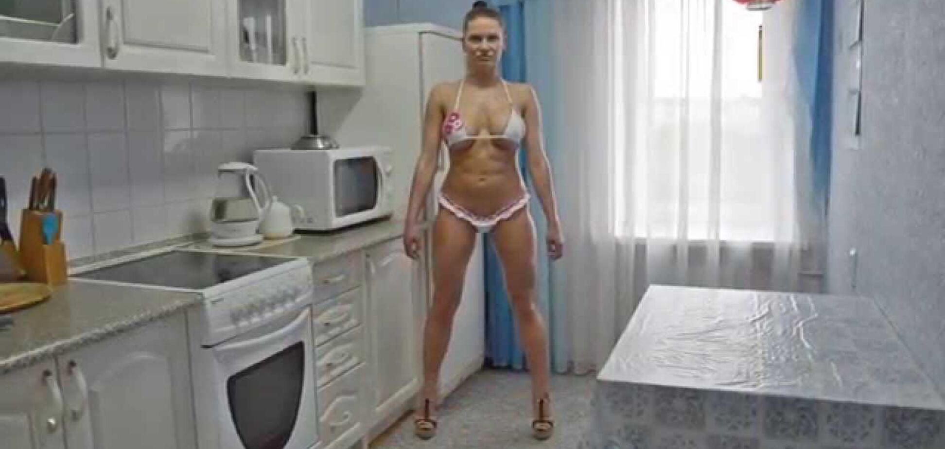 Російська культуристка Анастасія Моторина виклала в мережу свої голі фото