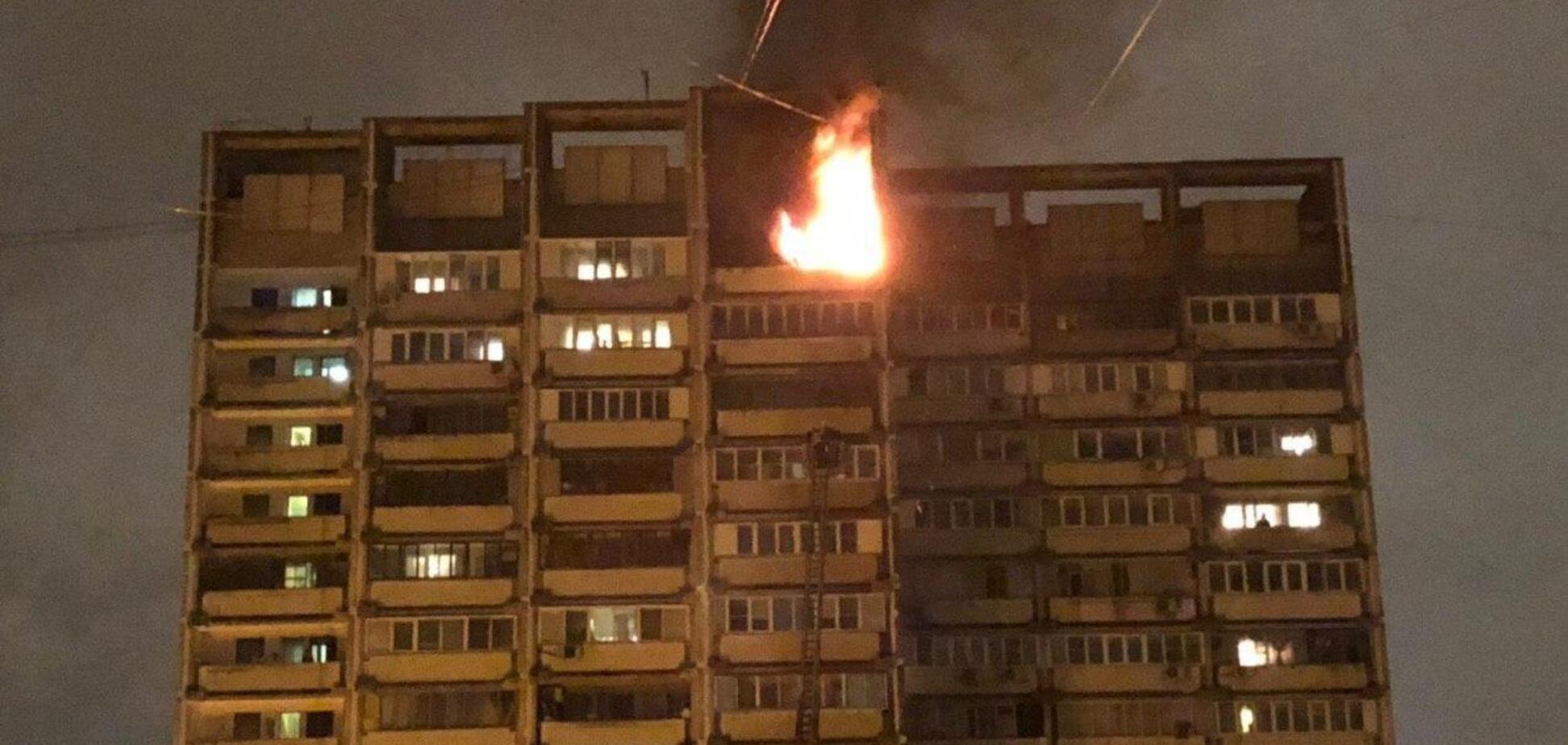 В Москве прогремел взрыв в жилой высотке: начался мощный пожар. Фото и видео