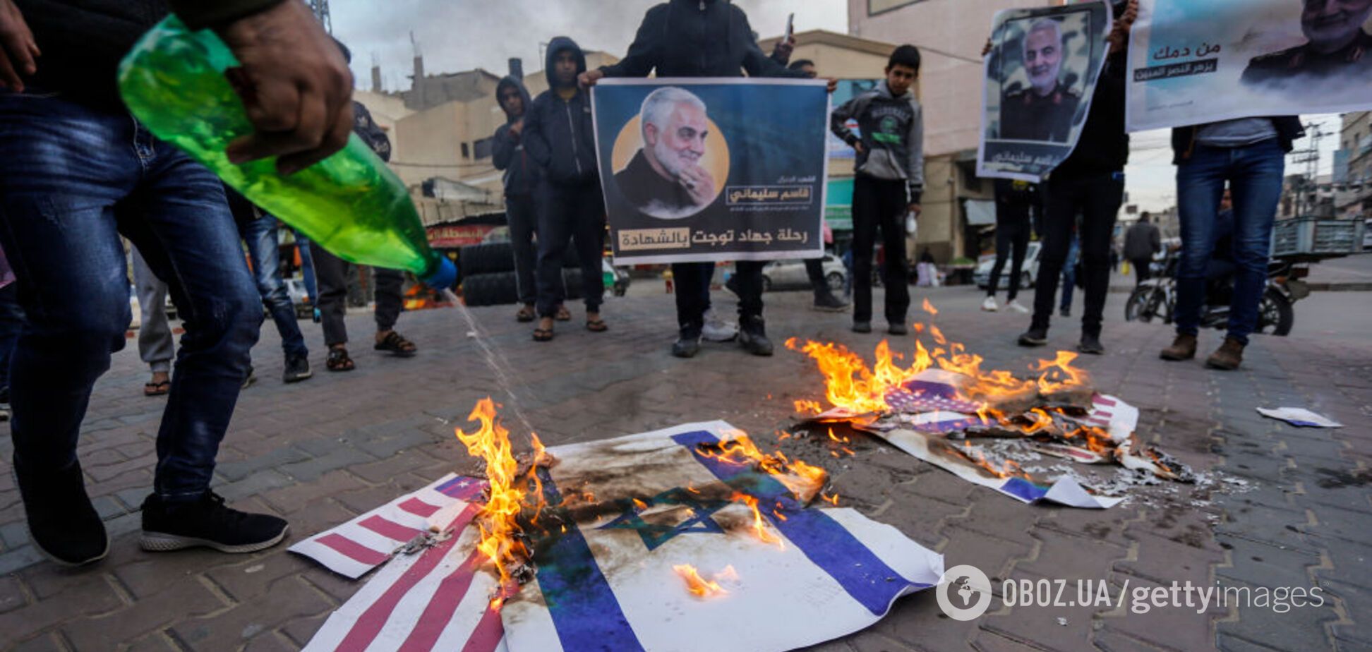 Граждане Ирана жгут флаги Израиля и США