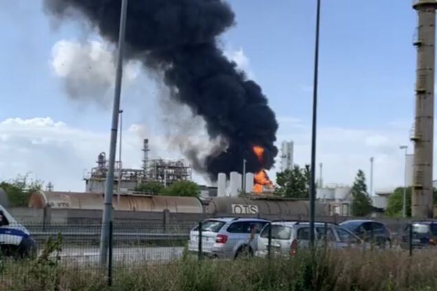 У Венеції рвонув хімзавод: місто огорнуло чорним димом. Фото й відео