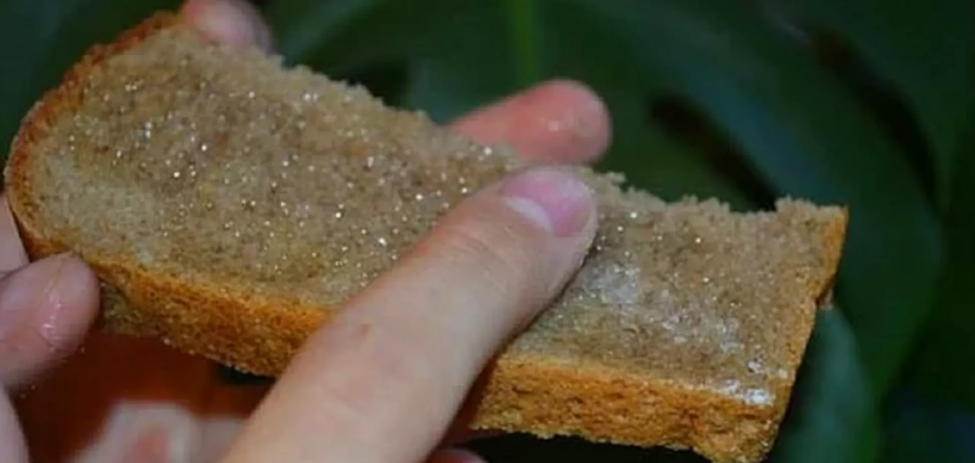 Хлеб с сахаром и ириски: в сети вспомнили 12 сладостей из СССР