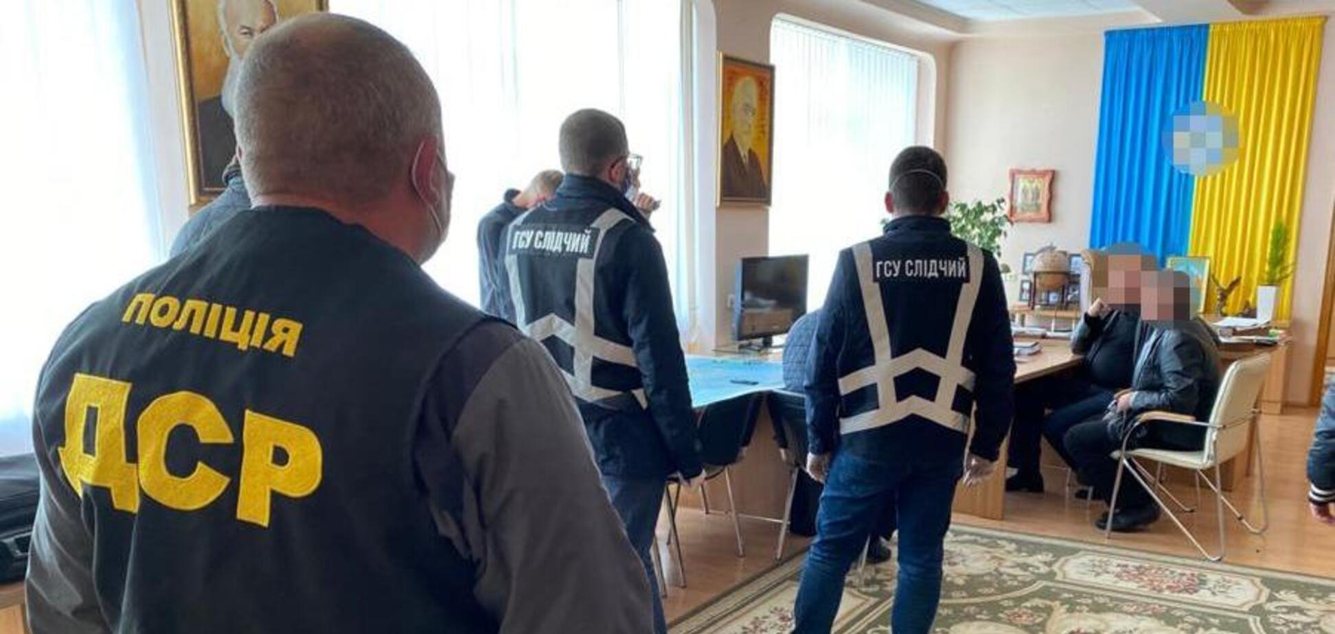 Ректора харківського вузу піймали на хабарі в 300 тисяч грн
