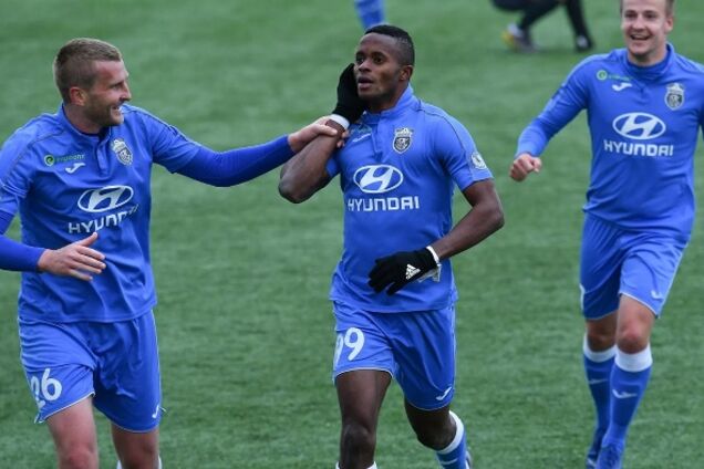 Момо Янсане