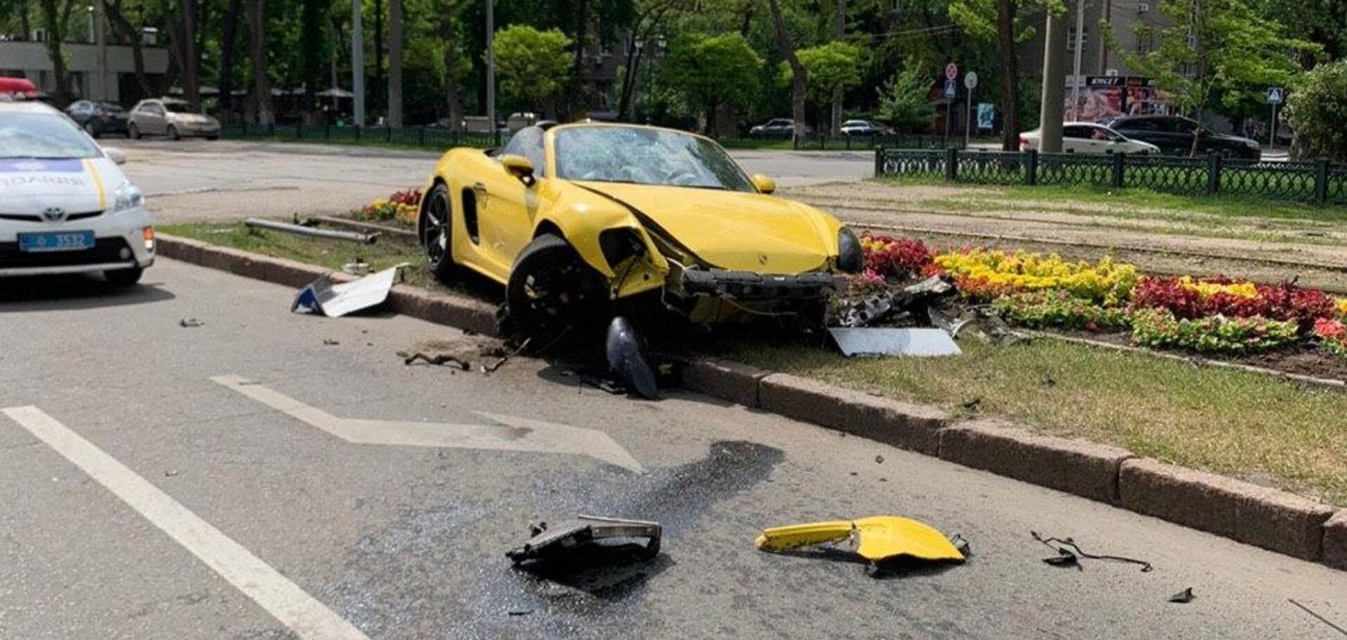 В Харькове разбили элитный Porsche: фото и видео эпического ДТП