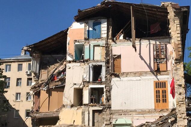 Есть угроза повторного обрушения дома в Одессе: спасатели перестали разбирать завалы