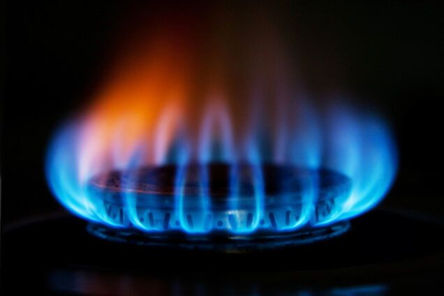 "Нафтогаз" пояснив українцям, чому вода на плитах закипає довше, а полум'я не синє