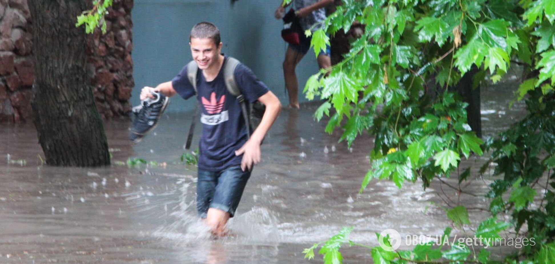 Украину накроют дожди, но местами потеплеет до +24. Карта погоды