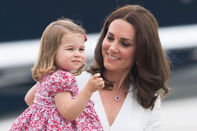 'Копія королеви Єлизавети!' Нові фото 5-річної доньки Міддлтон вразили мережу