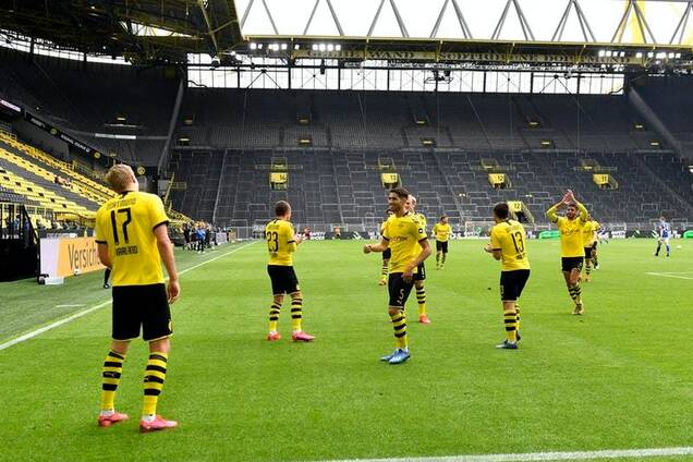 Празднование голов с соблюдением дистанции