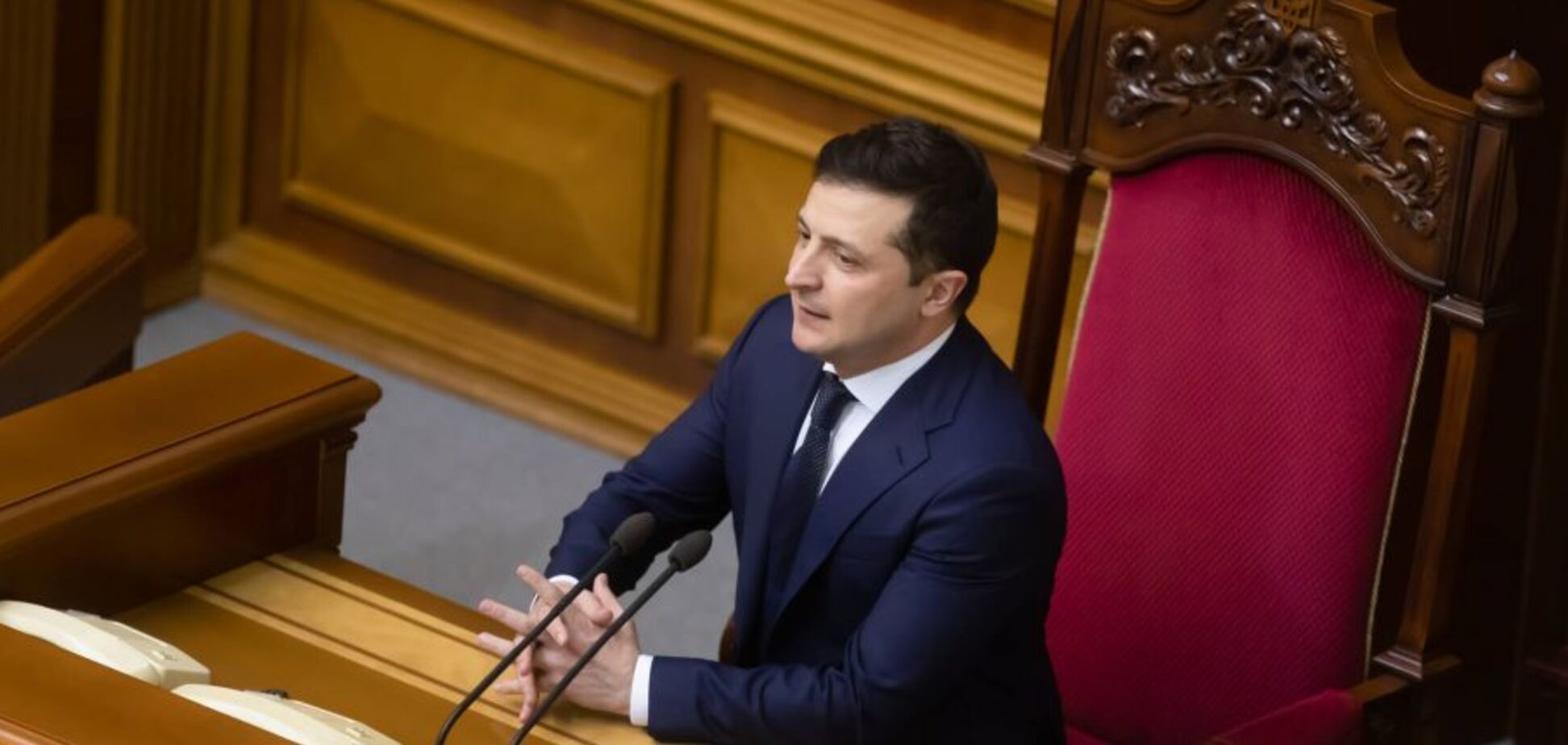 Порошенко был лучше Зеленского: эксперты проанализировали первый год каденции двух президентов Украины