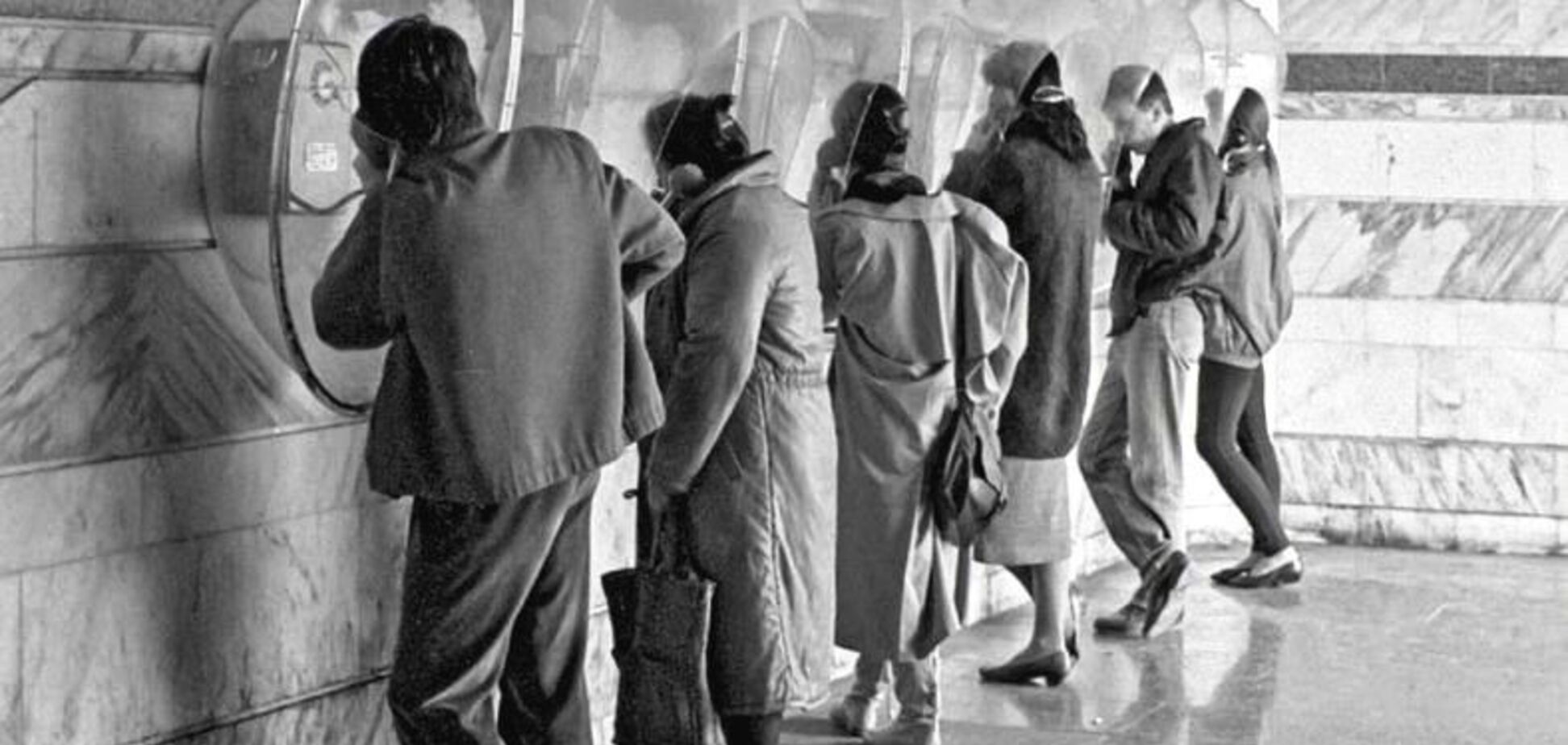 Таксофон в подземке Киева в 1990-х