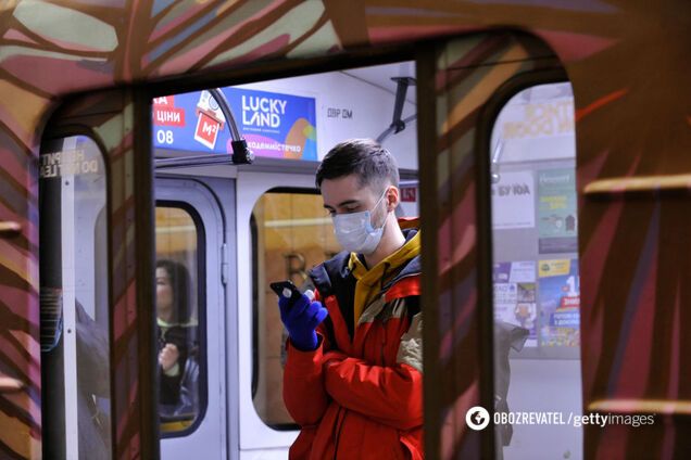 Почему не надо спешить ездить в метро Киева: врач объяснила опасность