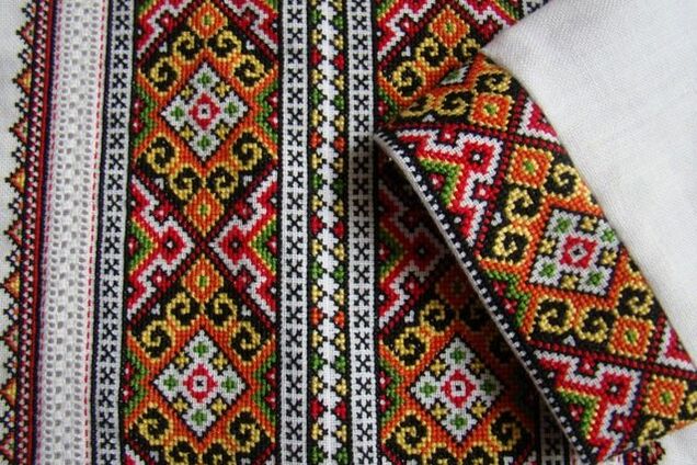 Вишиванка: скарб, красива сорочка чи данина політичній моді?