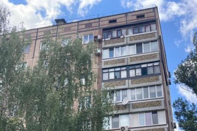 На Дніпропетровщині чоловік вистрибнув з вікна на 7 поверсі. Фото