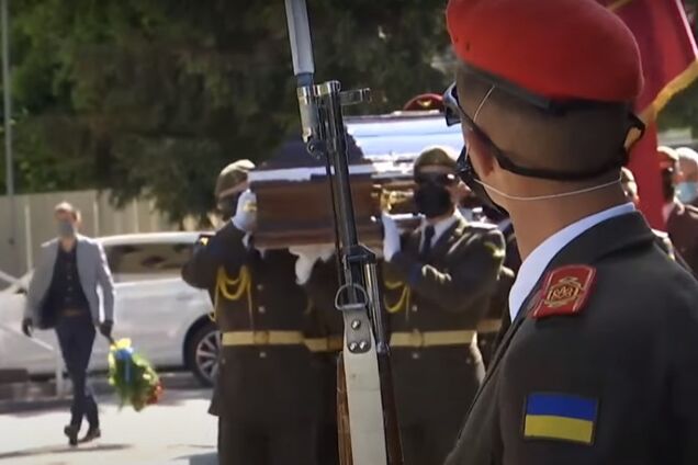 У Львові попрощалися з бійцем, загиблим ще на початку війни на Донбасі. Фото і відео