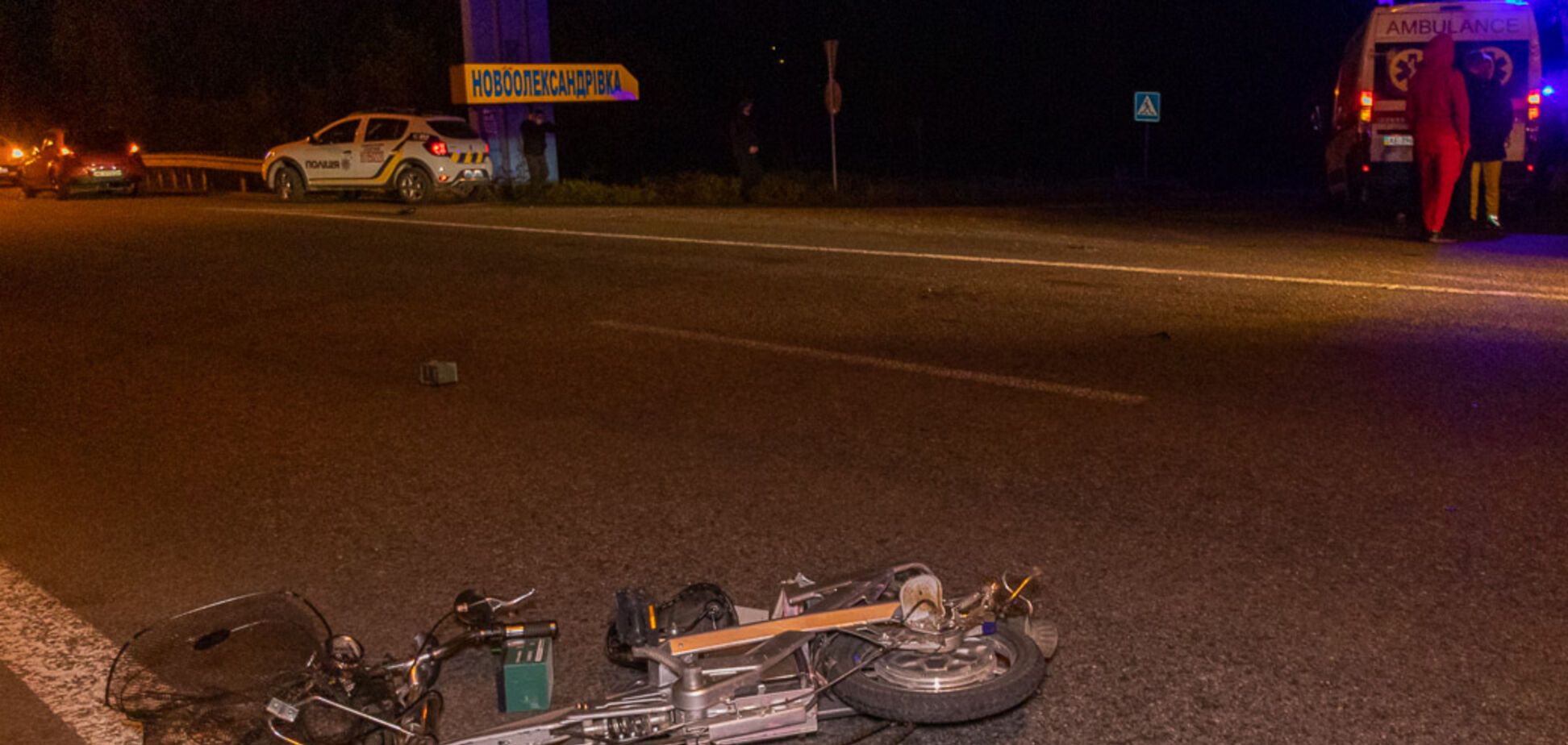 У Дніпрі автомобіль на швидкості збив велосипедиста: відео моменту