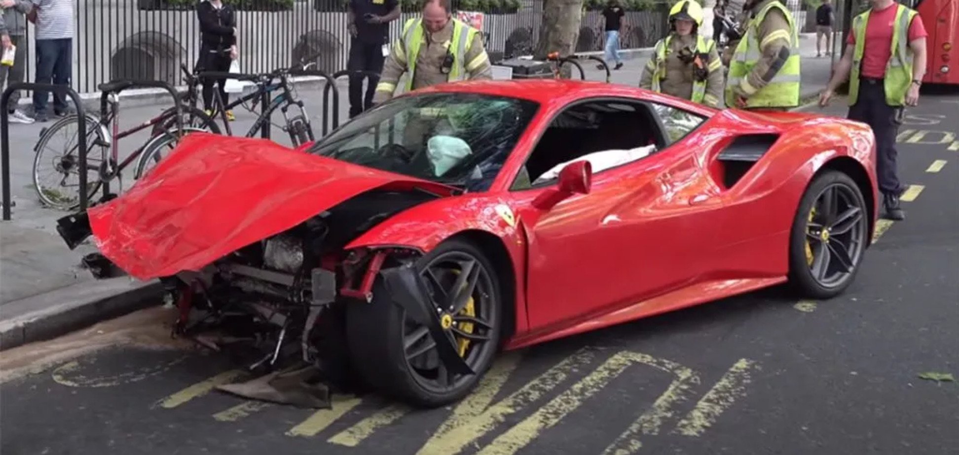 Музыкант вдребезги разбил арендованную Ferrari за $300 000