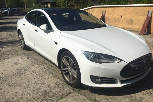 Суд конфисковал у украинца Tesla за неправильные документы