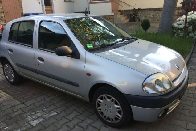 Жодного підступу: 'живий' Renault Clio продають за 50 євро
