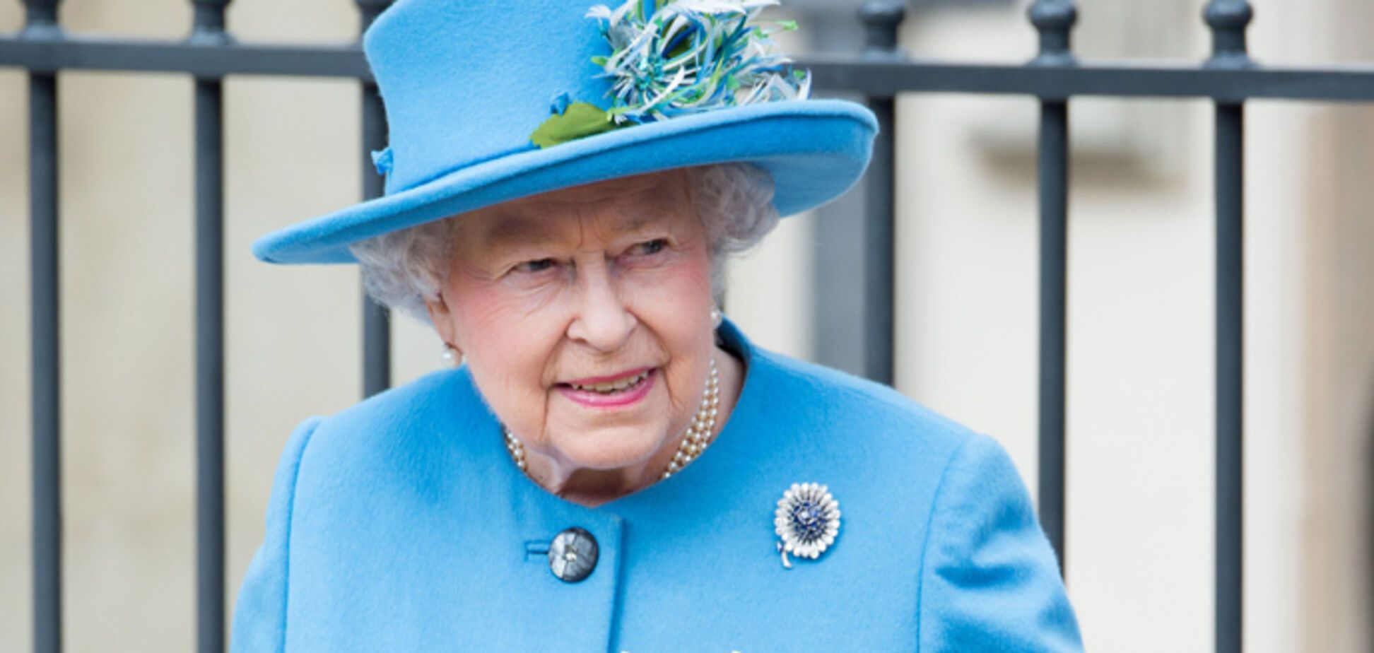 12 найяскравіших нарядів королеви Єлизавети II. Фото