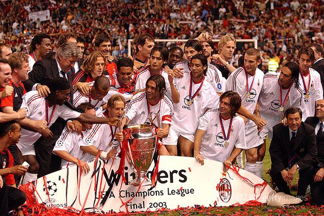 'Милан' празднует победу в Лиге чемпионов-2003