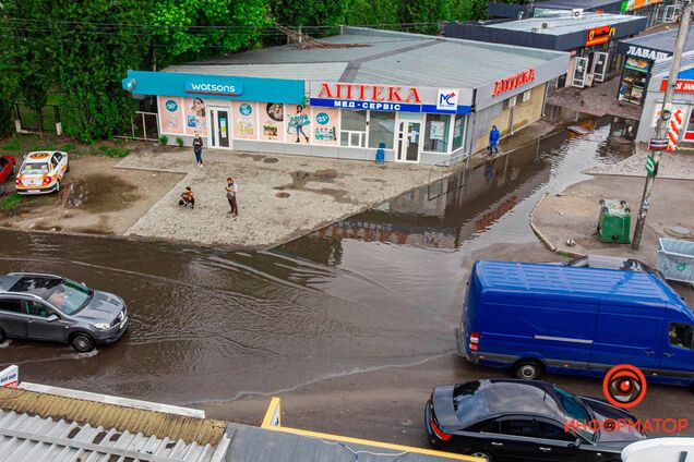 Мощный ливень в Днепре затопил улицы. Фото непогоды