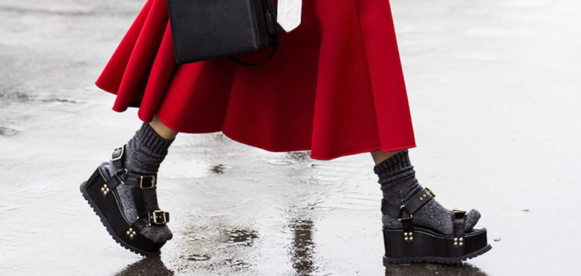 Распространенная модная ошибка стала трендом лета 2020: как носить