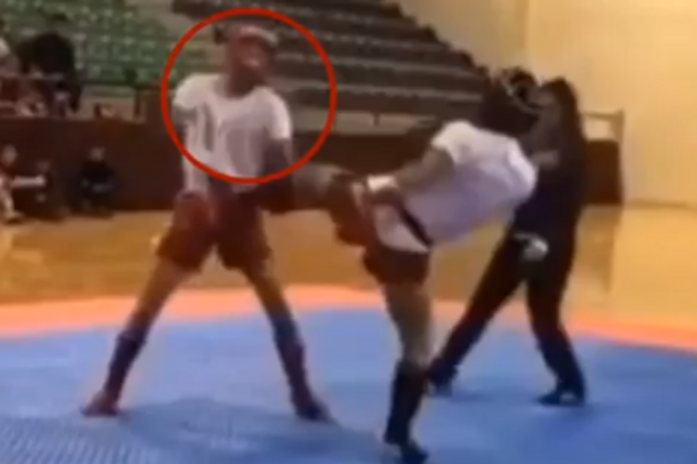 Боксер муай-тай одним ударом отправил соперника в нокаут