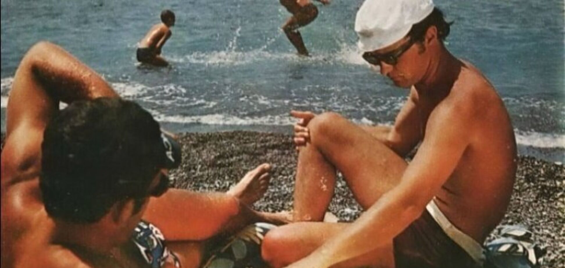 Як відпочивали на пляжах СРСР: показові фото