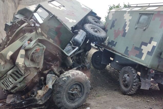 Под Харьковом военные попали в ДТП: есть пострадавшие. Фото