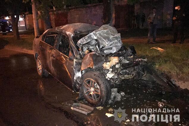 Под Полтавой произошла жуткая авария: авто загорелось, двое погибли. Фото