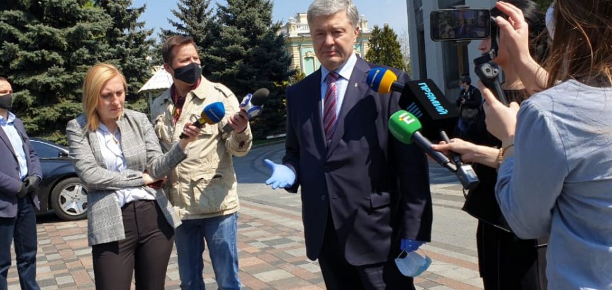 Порошенко: фракція Зеленського єдина в парламенті не дає підписів для ухвалення законів про страхування лікарів та масове тестування