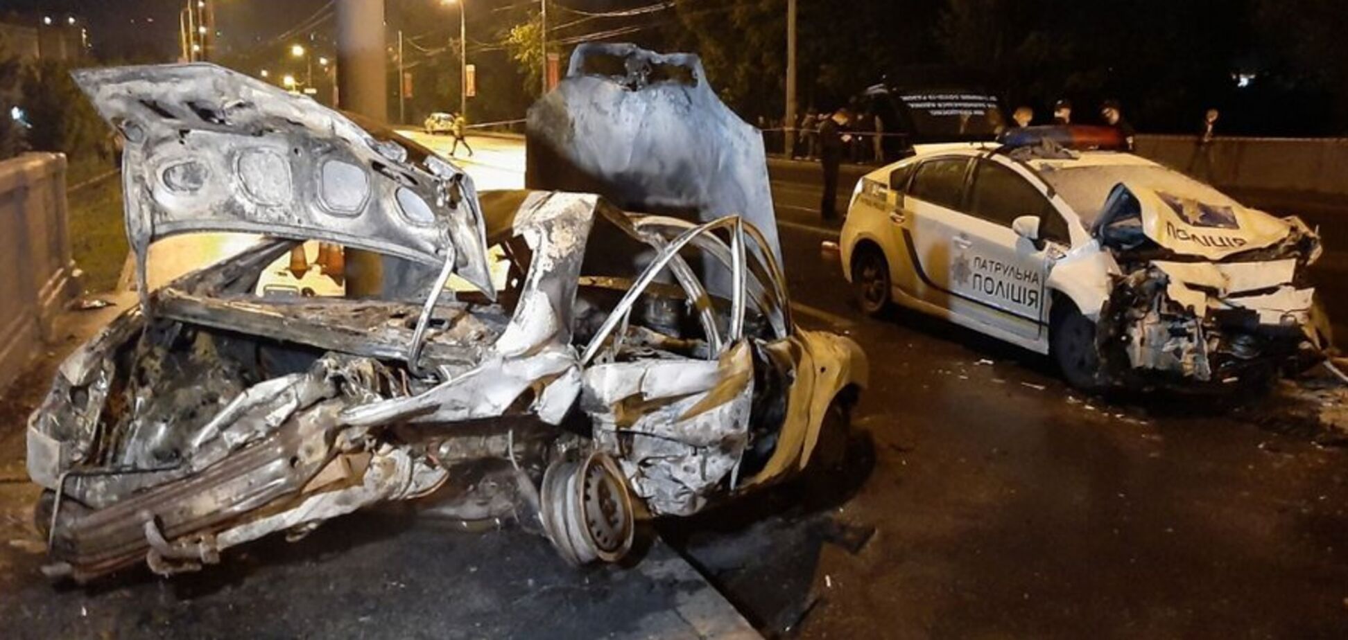 В Харькове люди сгорели заживо в машине из-за ДТП. Фото и видео